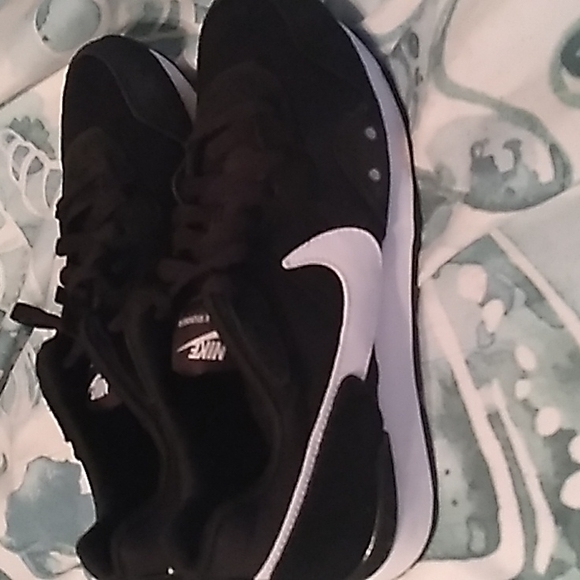 Womens nikes - Picture 4 of 7